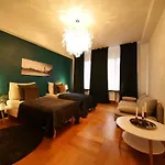 Stylish 3bd Riverfront アパート