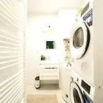 Stylish 3bd Riverfront * 布拉格