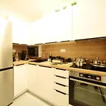 Stylish 3bd Riverfront 公寓