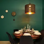 Stylish 3bd Riverfront 公寓 *