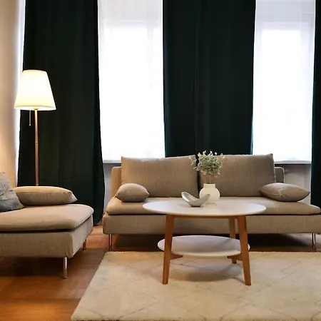 Stylish 3bd Riverfront Apartment *