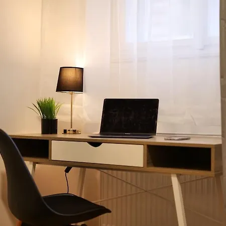 Stylish 3bd Riverfront * Prague