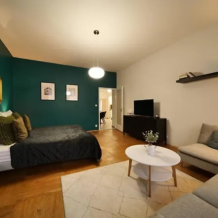 Stylish 3bd Riverfront *