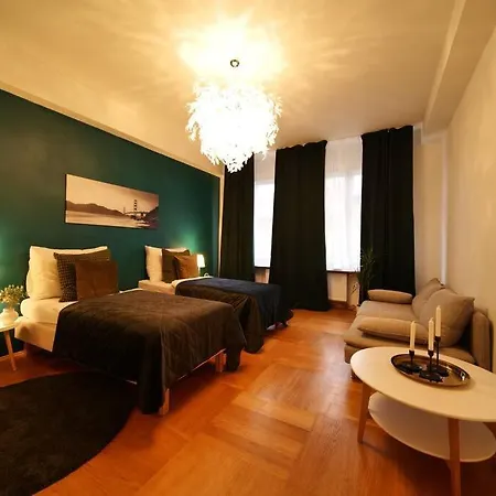 Stylish 3bd Riverfront Apartment