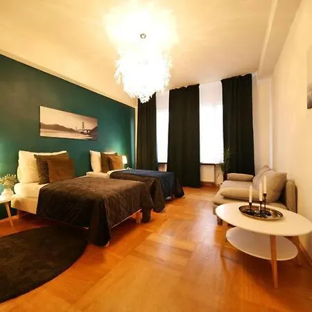 Stylish 3bd Riverfront