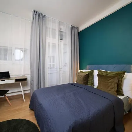 Apartment Stylish 3bd Riverfront Prague