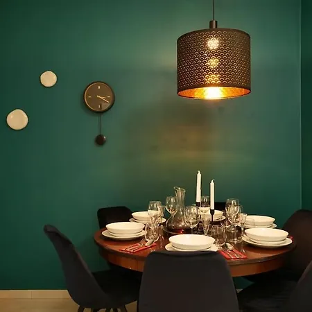 Stylish 3bd Riverfront 公寓 *