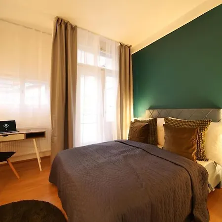 Apartment Stylish 3bd Riverfront Prague