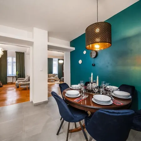 Stylish 3bd Riverfront