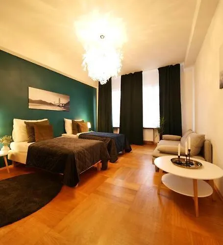 Stylish 3bd Riverfront