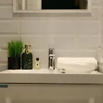 Stylish 3bd Riverfront Praga
