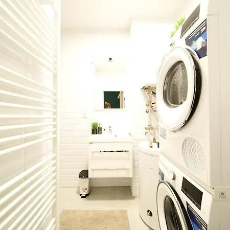 Stylish 3bd Riverfront * Praga