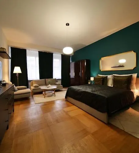Stylish 3bd Riverfront Apartament