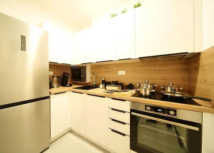 Stylish 3bd Riverfront Apartament