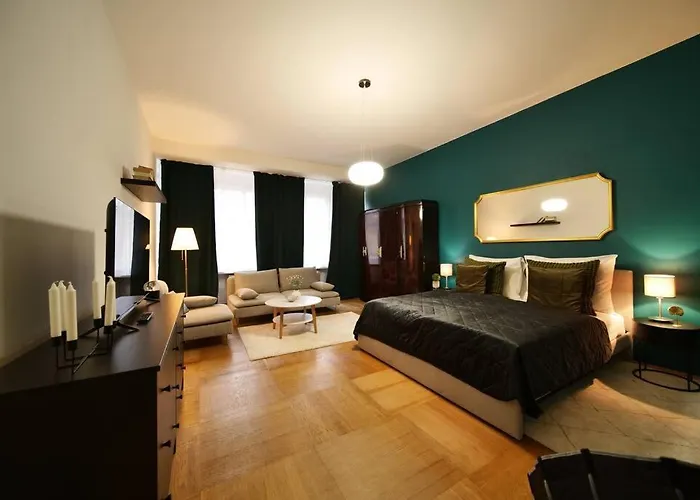 Stylish 3bd Riverfront
